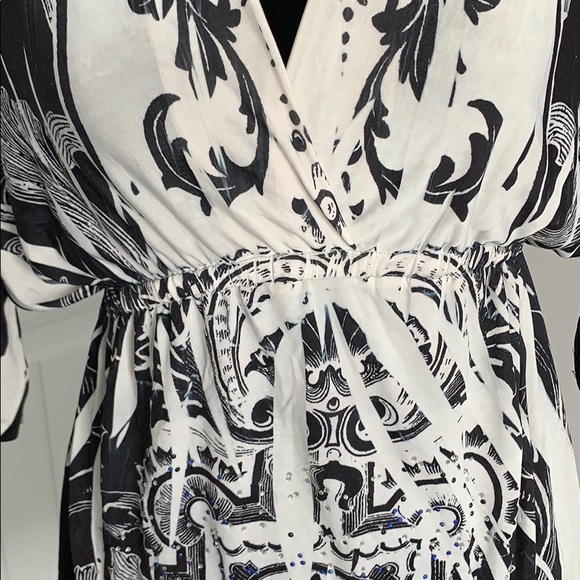 Cute Dress with Rhinestone accent in the front - Picture 5 of 8